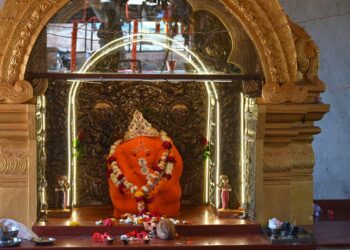 नंदुरबार येथे श्री दंडपाणेश्‍वर मंदिरात चोरट्यांचा डल्ला,सव्वा किलो चांदीचे दागिने लंपास, तीन दान पेटया फोडल्या