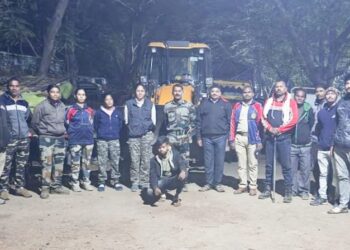 वनक्षेत्रात अवैधरित्या उत्खनन करणारा जेसीबी वन विभागाच्या पथकाने घेतला ताब्यात 