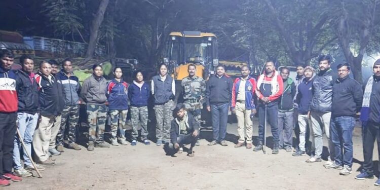 वनक्षेत्रात अवैधरित्या उत्खनन करणारा जेसीबी वन विभागाच्या पथकाने घेतला ताब्यात 