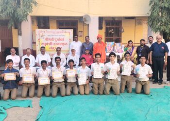 डी. आर. हायस्कूल मध्ये स्वामी विवेकानंद व राजमाता जिजाऊ जयंती साजरी