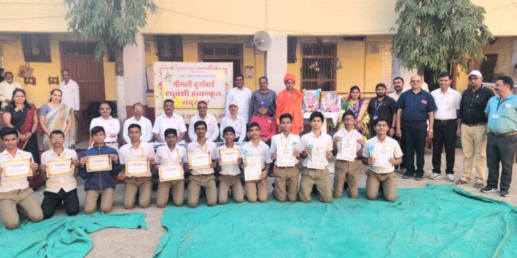 डी. आर. हायस्कूल मध्ये स्वामी विवेकानंद व राजमाता जिजाऊ जयंती साजरी