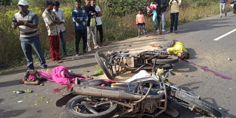 म्हसावद -इस्लामपूर रस्त्यावर दोन मोटर सायकलींचा भीषण अपघात एक जण ठार, दोन जण गंभीर जखमी