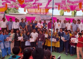 शहादा तालुकास्तरीय विज्ञान प्रदर्शन उत्साहात . प्राथमिक शिक्षणाधिकारी सतिश चौधरी यांच्या हस्ते गुणवंतांचा सत्कार