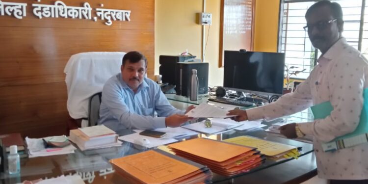 इनामी जमिनीवर इतर हक्काच्या बेकायदेशीर नोंदी, विखरणच्या विधवा महिलेवर अन्याय