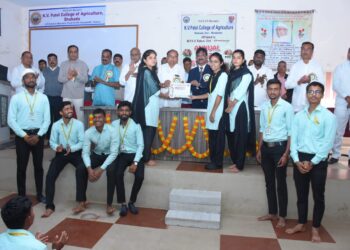 के.व्ही.पटेल कृषी महाविद्यालयात पारितोषिक वितरण 