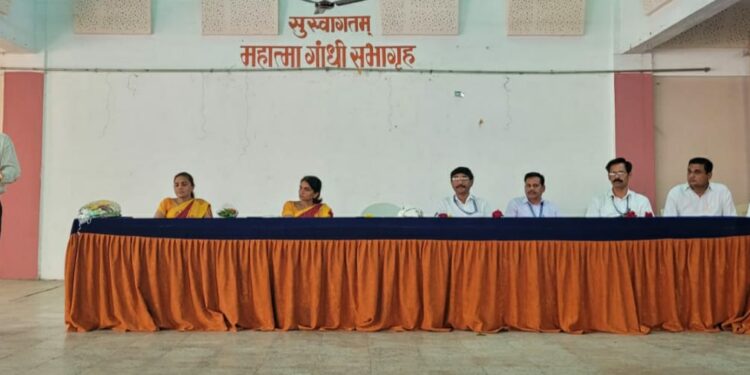 कनिष्ठ महाविद्यालयात करियर मार्गदर्शन व समुपदेशन