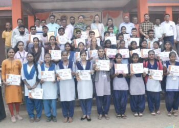 नवापूर येथे परीक्षा पे चर्चा या विषयावर चित्रकला स्पर्धेचे आयोजन व बक्षीस वितरण
