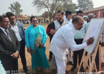 एस.ए.मिशन हायस्कूलच्या प्रांगणात रंगली परीक्षा पे चर्चा अंतर्गत परीक्षा योद्धा चित्रकला स्पर्धा 