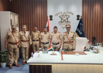 जिल्हा पोलीस दलातील 5 अमंलदारांना प्रजासत्ताक दिनानिमीत्त पोलीस अधीक्षकांनी दिली पदोन्नतीची भेट