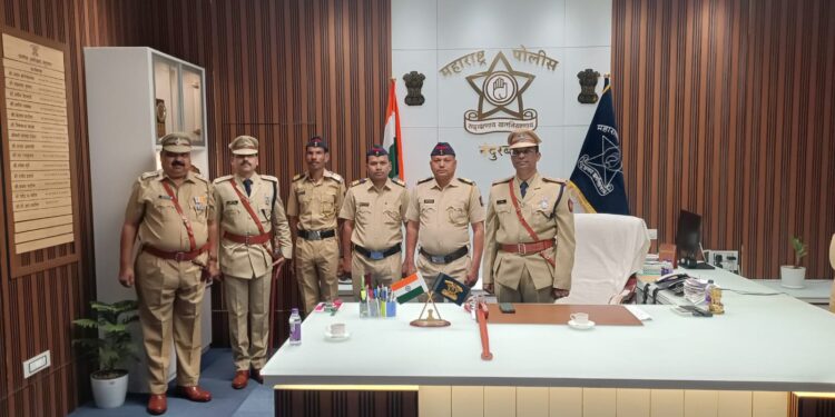 जिल्हा पोलीस दलातील 5 अमंलदारांना प्रजासत्ताक दिनानिमीत्त पोलीस अधीक्षकांनी दिली पदोन्नतीची भेट
