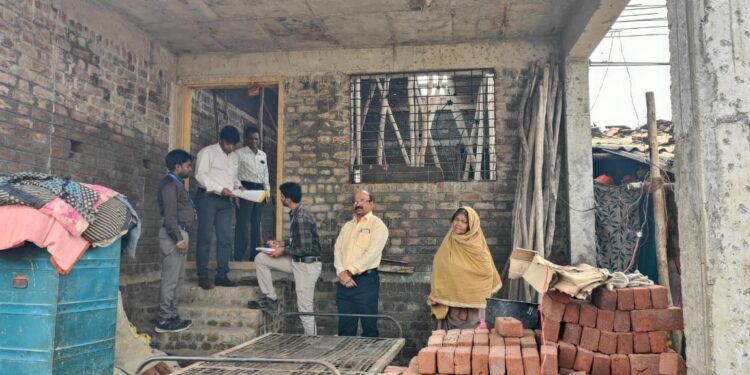 मुदतीत घरकुले पूर्ण न केल्यास निधी परत जाण्याची टांगती तलवार