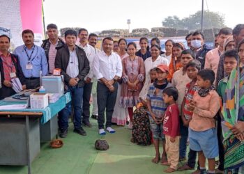 ऊसतोड मजुरांसाठी विशेष आरोग्य तपासणी शिबीर 