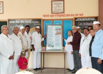 पाडळदा येथील  वल्लभ विद्यामंदिर शाळेत माझी शाळा फोटोफ्रेमचे आनावरण