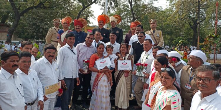  आदर्श पोलीस पाटील पुरस्काराने आप्पा ढिवरे सन्मानित