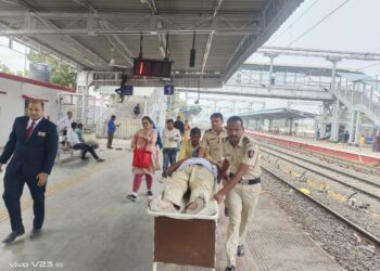 नंदुरबार रेल्वे स्टेशनवर गदारोळात धावली माणुसकीची एक्सप्रेस