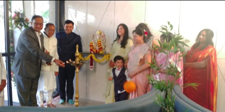 थ्री स्टार हॉटेल सारख्या अनुभव देणाऱ्या स्पर्श नर्सिंग होमच्या नूतन इमारतीचे मान्यवरांच्या हस्ते उद्घाटन