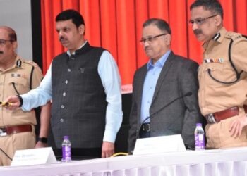 व्हॉट्स ॲप, ट्विटर, फेसबुक, ईमेल तक्रारींचाही आता डायल-११२ मध्ये समावेश