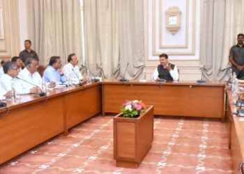 वीज कर्मचाऱ्यांनी पुकारलेला संप मागे