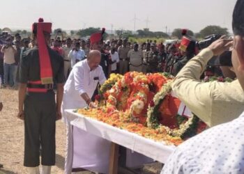 शहीद जयसिंग भगत यांना साश्रू नयनांनी अखेरचा निरोप