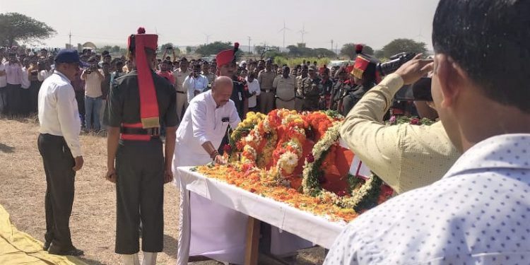 शहीद जयसिंग भगत यांना साश्रू नयनांनी अखेरचा निरोप