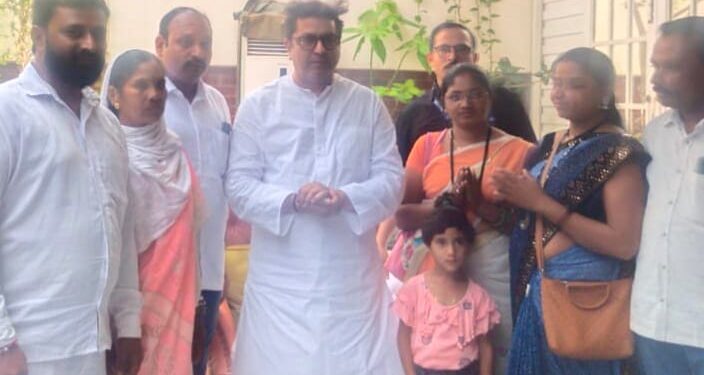 मनसेच्या ग्रामपंचायत सदस्यांचा राज ठाकरे यांनी केला सत्कार