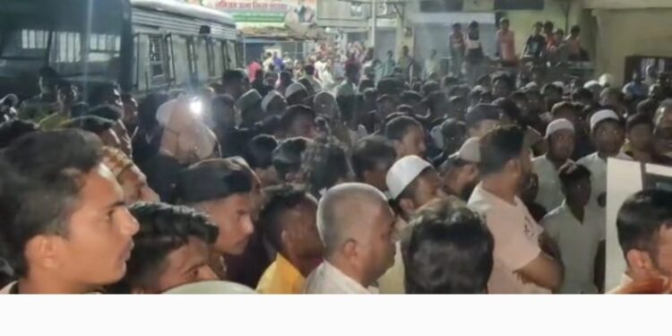 नंदूरबार येथे धारधार शस्त्राने तरुणाचा झाला खून, तणावाचे वातावरण