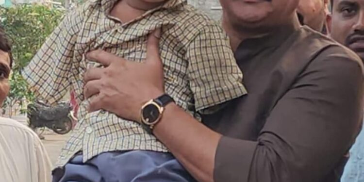 बंदे मे है दम : गणेश माळीची शिक्षणाची जबाबदारी घेत आ.राजेश पाडवी यांनी स्वीकारले पालकतत्व