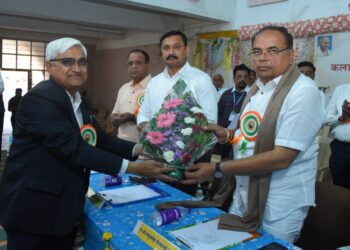 यशासाठी विद्यार्थ्यांनी आत्मविश्वासाने प्रयत्न करावेत : आ.राजेश पाडवी