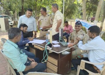 नवापूर व विसरवाडी येथे पोलीसांसाठी रक्त तपासणी शिबिर