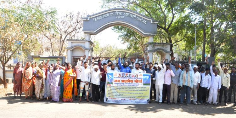 जिल्हाधिकारी कार्यालयावर शेतकर्‍यांचा जनआक्रोश मोर्चा