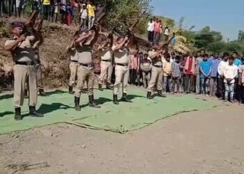 शासकीय ईतमामात फौजदार दारासिंग पावरा यांच्या अंत्यविधी