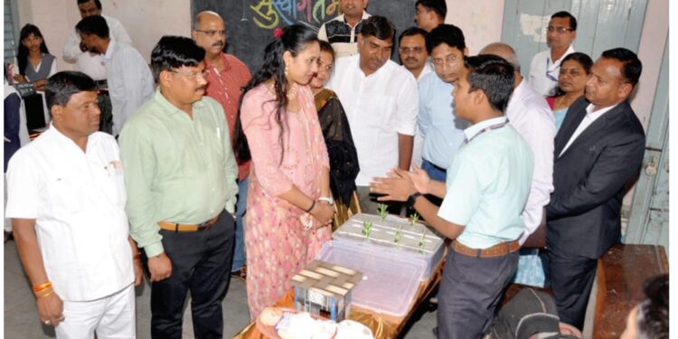 जि.प.अध्यक्षा डॉ. सुप्रिया गावित यांच्या हस्ते जिल्हा विज्ञान प्रदर्शनाचे उद्घाटन, जिल्हाभरातून ४७ उपकरण सहभागी