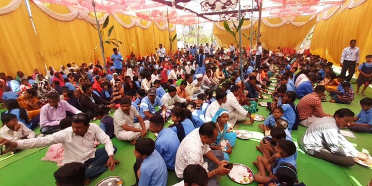 जळखे आश्रमशाळेत मातृ-पितृ पूजन