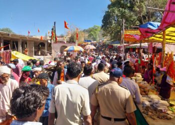 तोरणमाळ येथील गोरक्षनाथ तीर्थक्षेत्राला यात्रेनिमित्त हजारो भक्तांची घेतले दर्शन