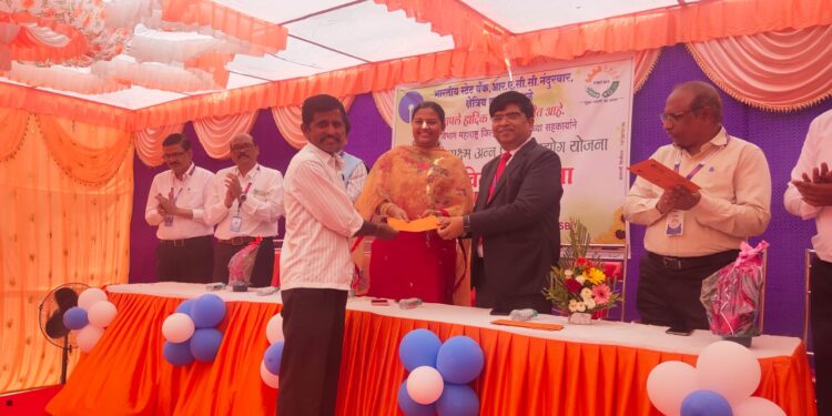 पंतप्रधान सुक्ष्म अन्न प्रक्रिया उदयोग योजनेतर्ंगत ५५ लाभार्थ्याचे खा.डॉ. हिना गावित यांच्या हस्ते कर्ज वितरण