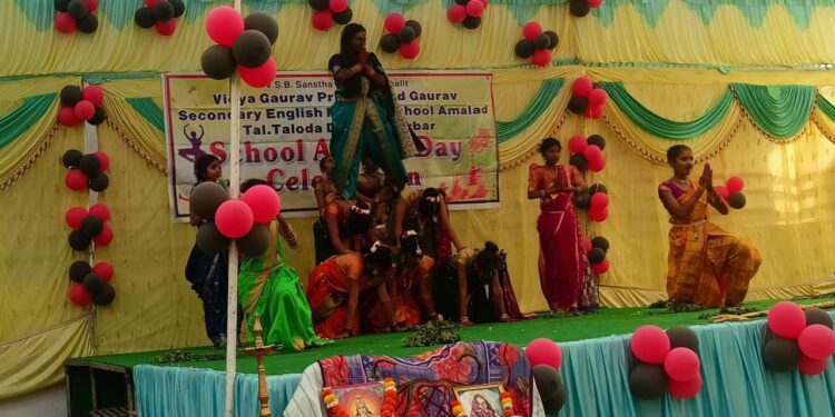 आमलाड येथील  विद्या गौरव इंग्लिश मेडिअम स्कूल येथे स्नेह संमेलन