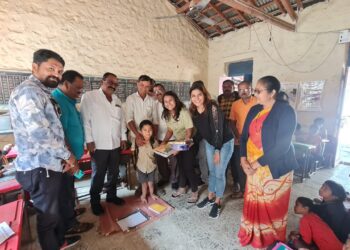 शैक्षणिक पालकत्व  स्वीकारले: शिवसेनेच्या जिल्हा सहसंपर्क प्रमुखांच्या सुपुत्रिंनी  गणेशला मायेची ऊब देत केली शहराची सफर