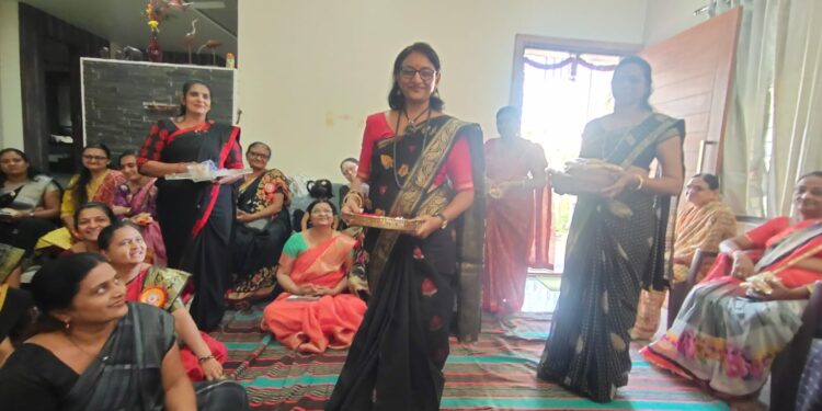 शहादा जायण्टस सहेली ग्रृपच्या अध्यक्षा अलका चौधरी यांनी सुरू केला विधवांचा हळदी कुंकू समारंभ