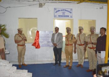 विशेष पोलीस महानिरीक्षक डॉ. बी. जी. शेखर पाटील यांच्या हस्ते विसरवाडी पोलीस ठाण्यात वाचनालयाचे उद्घाटन