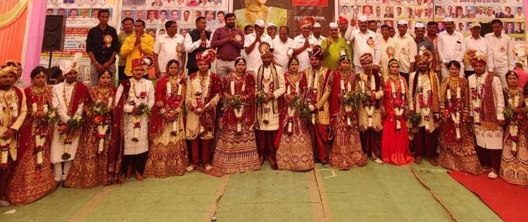 शहादा येथे नाभिक समाजाच्या ११ जोडप्यांना सामूहिक विवाह