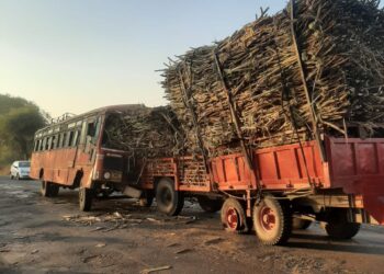 बसची ट्रॅक्टरला धडक, भीषण अपघातात २१ जण जखमी