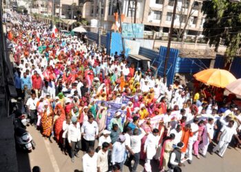 नंदुरबार येथे आदिवासी संघटनांतर्फे बोगस आदिवासींच्या विरोधात जनआक्रोश महामोर्चा