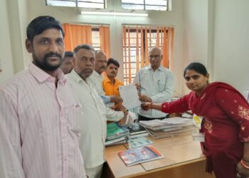 दिव्यांगांचे ठिय्या आंदोलन:  अपंग कल्याण आयुक्त व उपायुक्त कार्यालयातून गायब