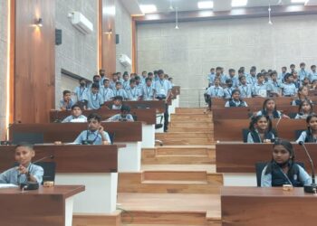 एस.ए.मिशन हायस्कूल येथील विद्यार्थ्यांची नंदुरबार नगरपरिषदेच्या नूतन इमारतीस क्षेत्रभेट