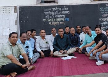 जी.टी.पाटील महाविद्यालयातील शिक्षकेतर कर्मचाऱ्यांचे एक दिवसीय लाक्षणिक उपोषण