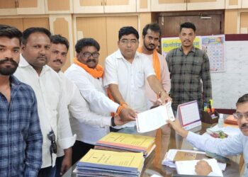 शिंदे फडवणीस सरकारच्या मनमानी कारभाराविरोधात निवेदन