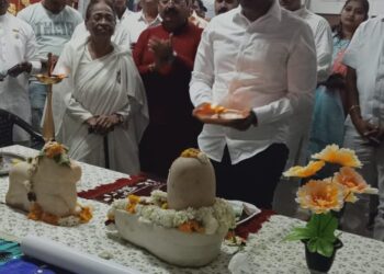 ओम शांती शिवरात्री महोत्सवात  पोलीस अधीक्षकांच्या हस्ते आरती