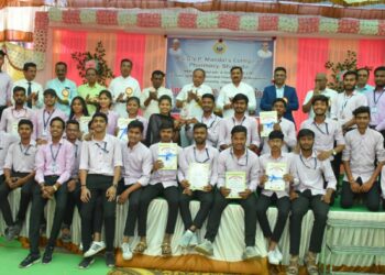 शहादा औषधनिर्माणशास्त्र महाविद्यालयात पारितोषिक वितरण 