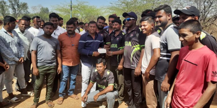 ग्रामीण टेनिस बॉल क्रिकेट टुर्नामेंटमध्ये नवापुर वॉरीयर्स विजेता, भरत गावित यांच्या हस्ते बक्षीस वाटप 