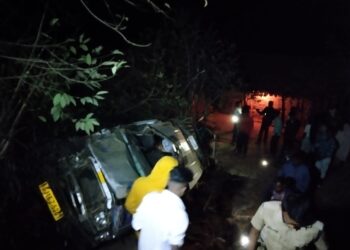 ब्रेकिंग न्युज :यात्रेला जाणाऱ्या भाविकांच्या क्रूझर गाडीचा अपघात, चार ठार, ४४ जखमी